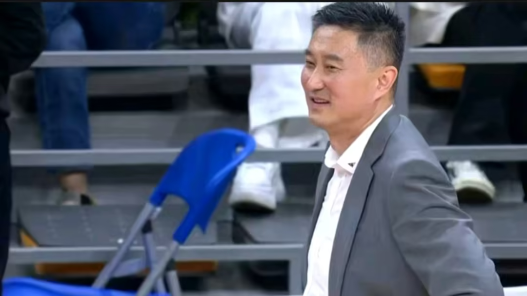 体育比赛直播-广东主场遭40分血洗！全队三分35中5+17失误，胡明轩徐杰16中1