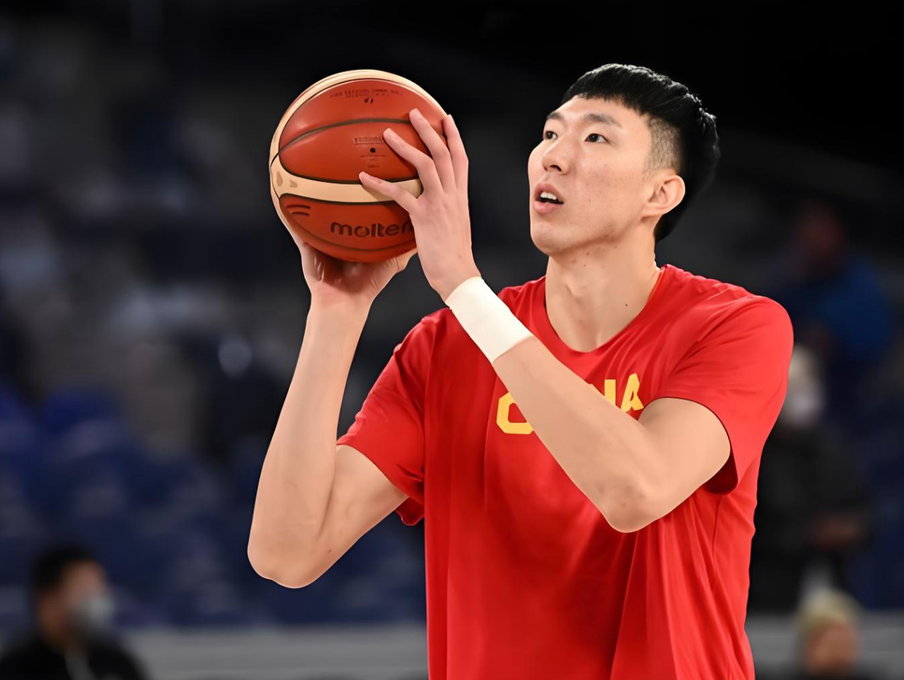 英超直播-6盖帽！解说：身价要暴涨了 球迷：可代替周琦参加世预赛