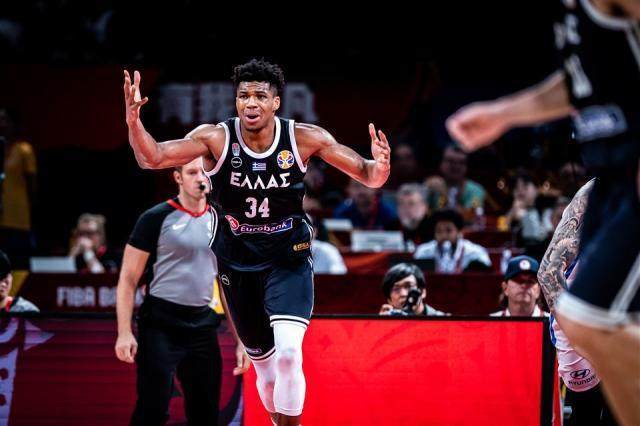 体育赛事视频直播-热身赛20分钟砍31分 FIBA赛场的字母哥当刮目相看