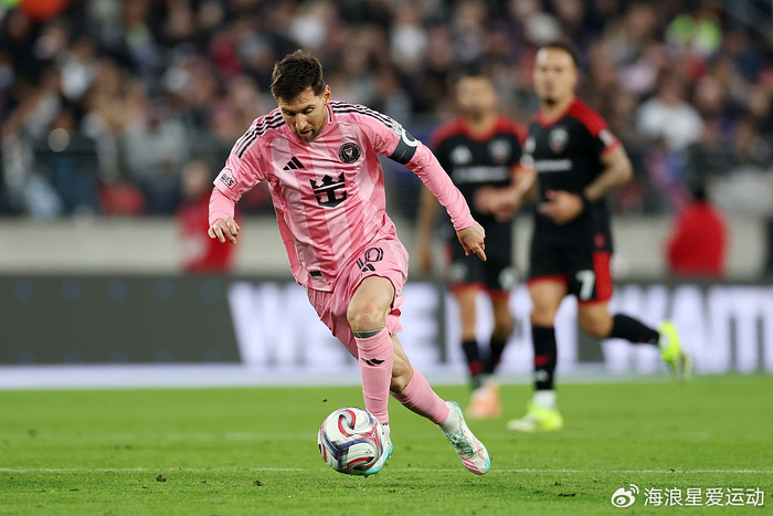 体育赛事视频直播-梅西冲击900球,比C罗场次更少、更年轻!阿扎尔:他是历史最佳!|莱昂内尔·梅西|埃登·阿扎尔|克里斯蒂亚诺·罗纳尔多|足球|里程碑_新浪新闻