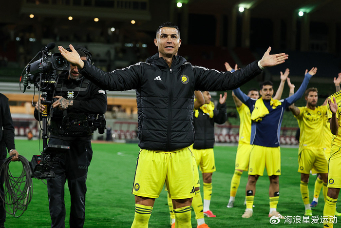 体育赛事视频直播-梅西冲击900球,比C罗场次更少、更年轻!阿扎尔:他是历史最佳!|莱昂内尔·梅西|埃登·阿扎尔|克里斯蒂亚诺·罗纳尔多|足球|里程碑_新浪新闻