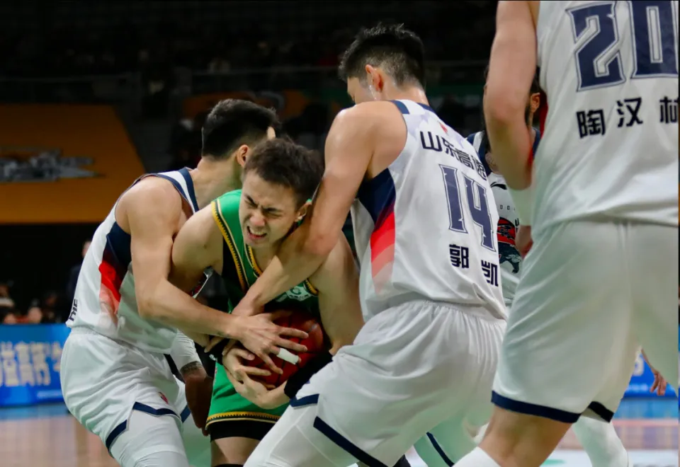 NBA直播-又是3连败!8胜10负杨鸣陷入危机,辽蜜暴怒:每年去欧洲考察些啥