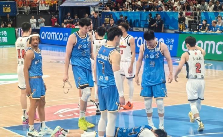 体育赛事视频直播-广东队止步季后赛8强,单节被首钢队轰18-0,杜锋输得不冤
